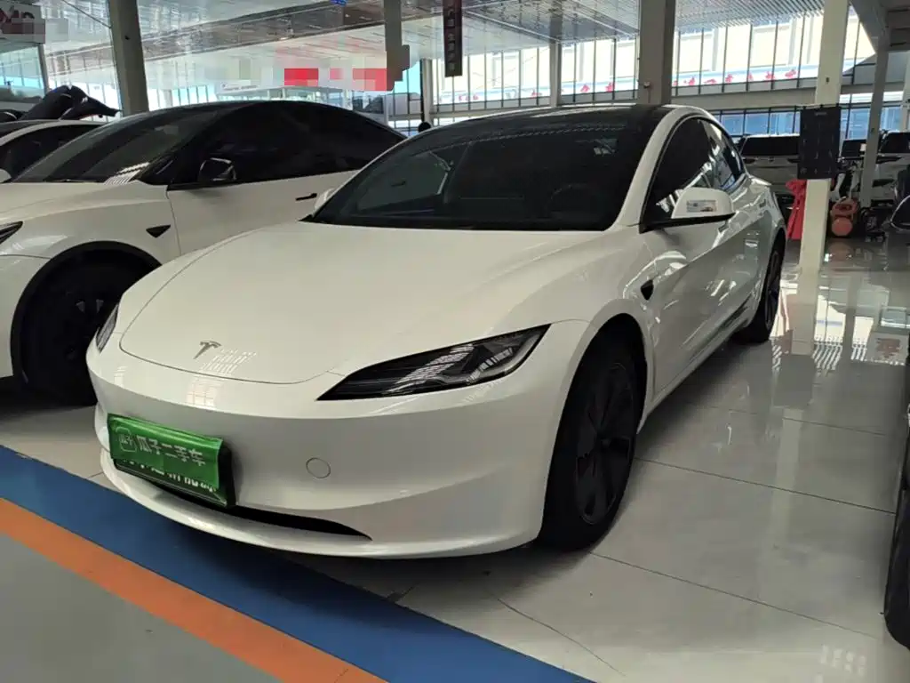 Tesla Model 3 — миниатюра 2