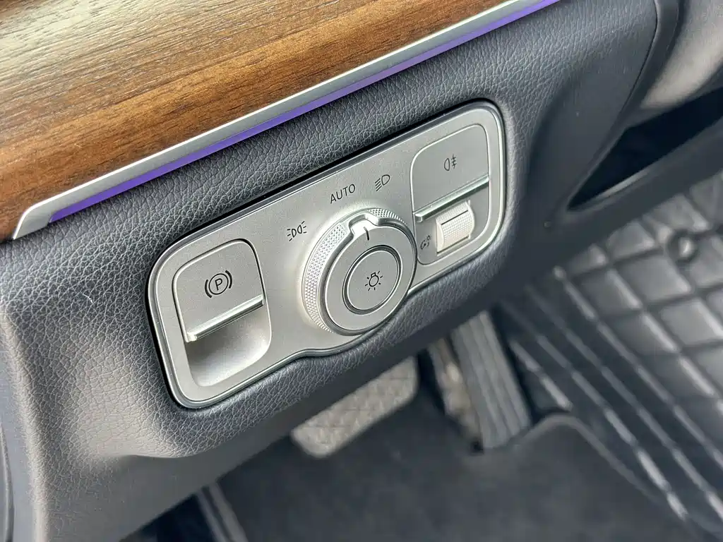 Mercedes-Benz GLE (Import) — миниатюра 10