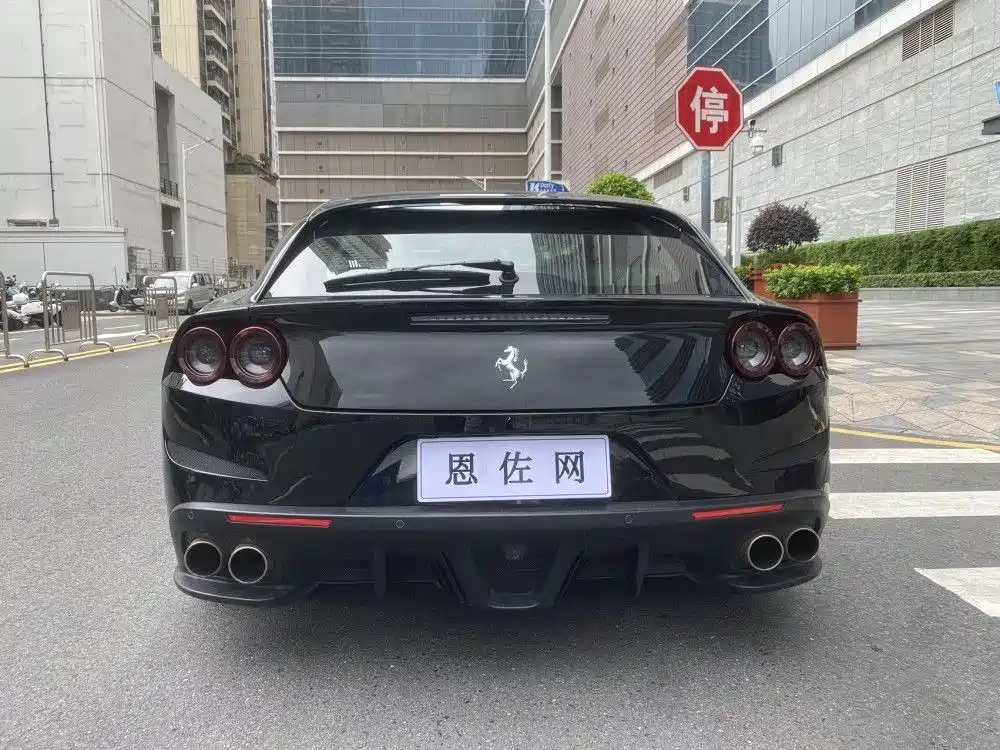 Ferrari GTC4Lusso — миниатюра 14