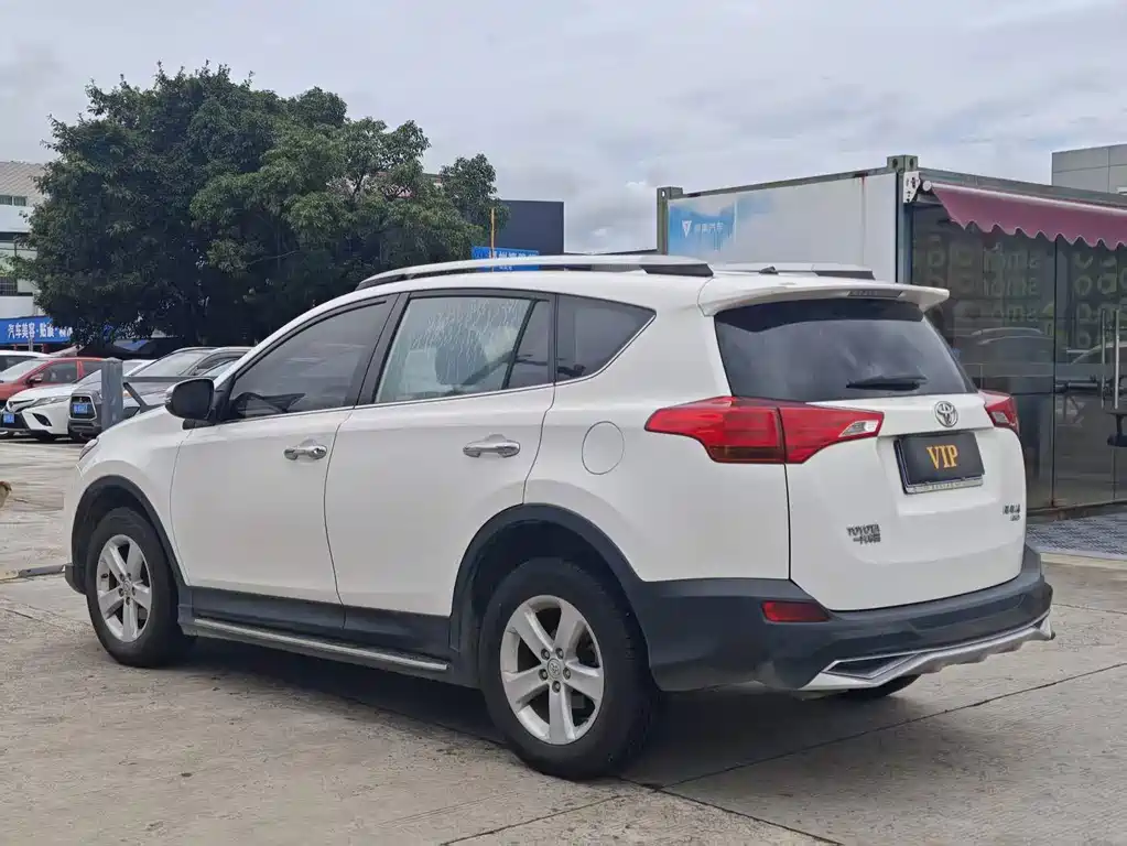 Toyota RAV4 — миниатюра 6