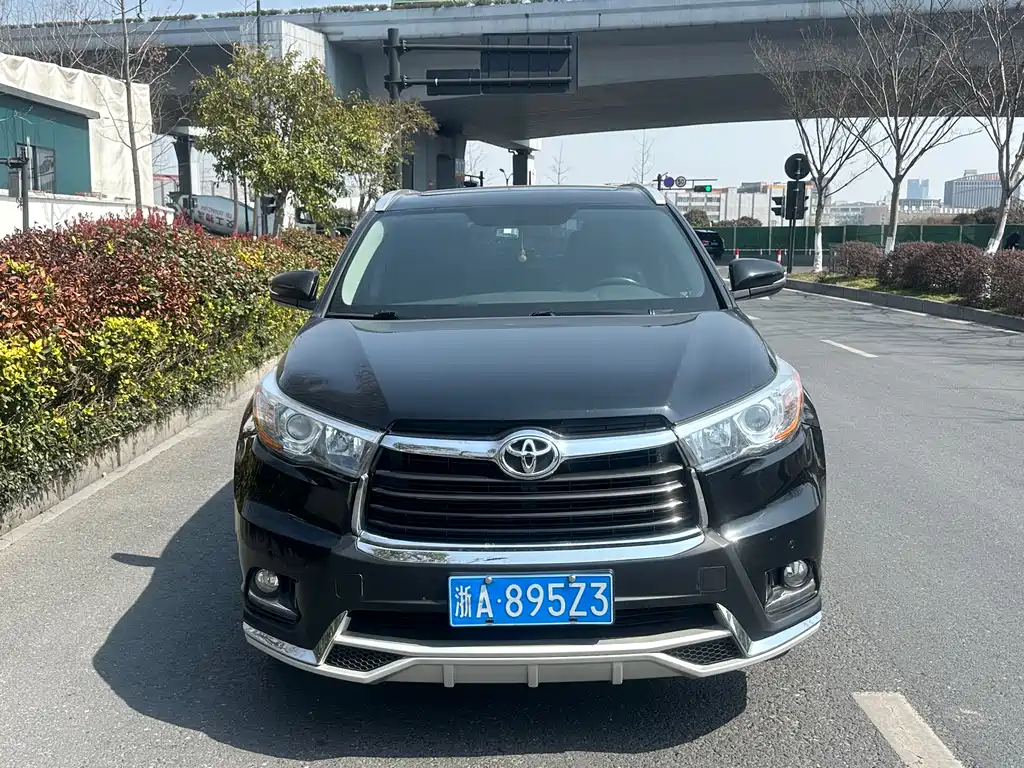 TOYOTA HIGHLANDER