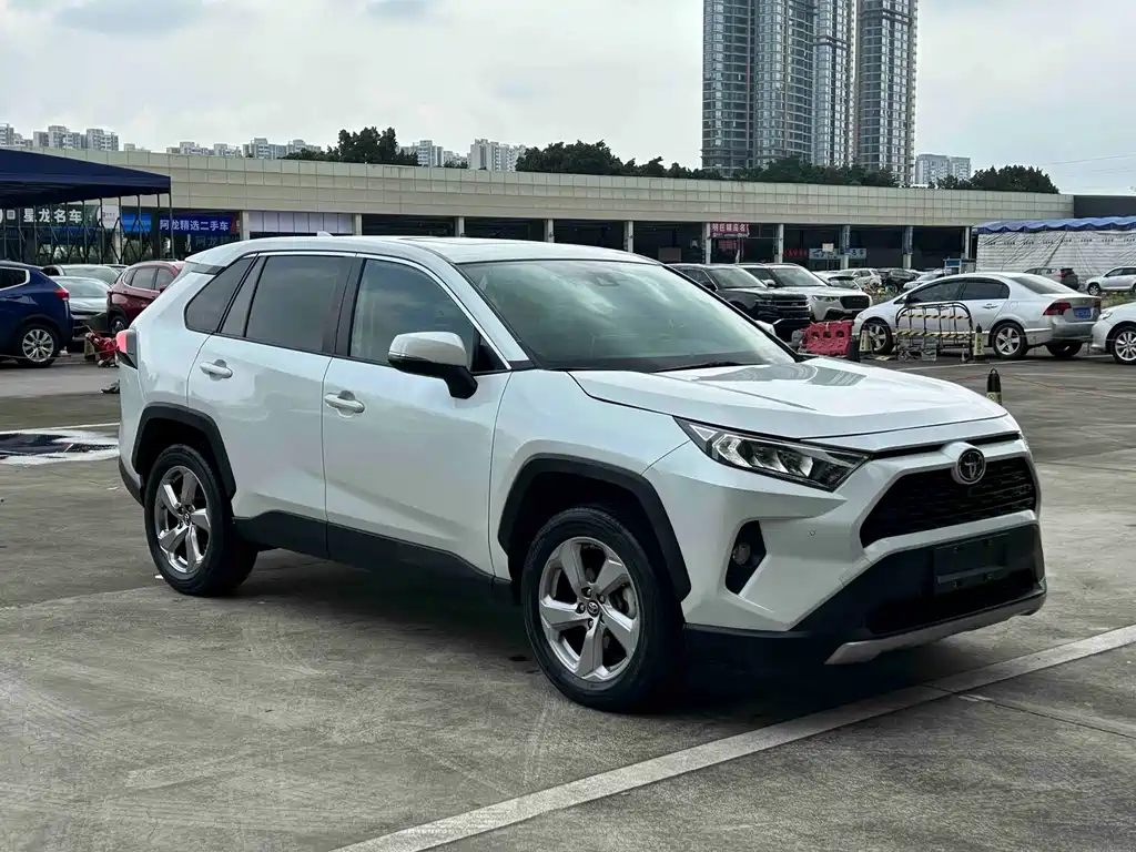 Toyota RAV4 — миниатюра 7
