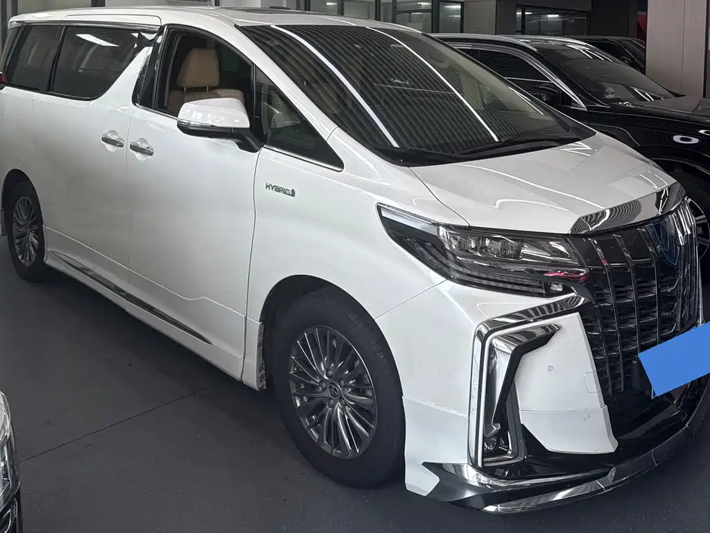 Toyota Alphard — миниатюра 3