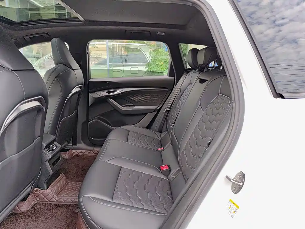 Audi AudiQ6L e-tron — миниатюра 8