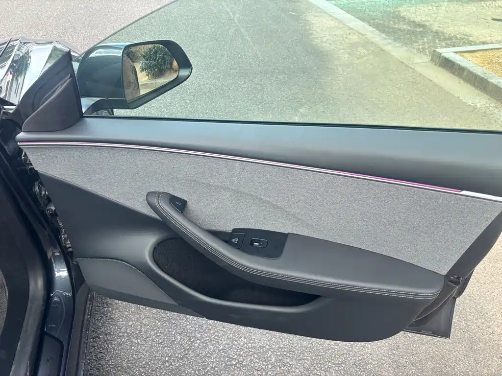 Tesla Model 3 — миниатюра 15