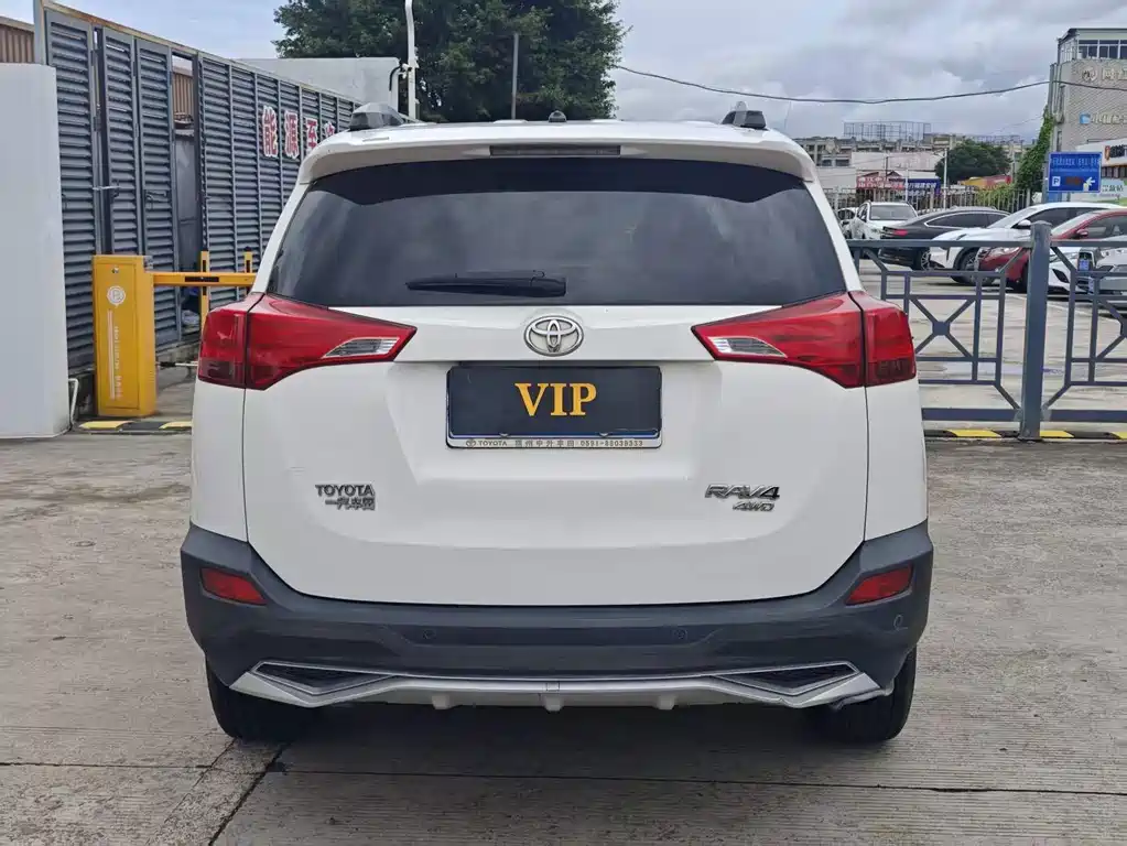 Toyota RAV4 — миниатюра 5