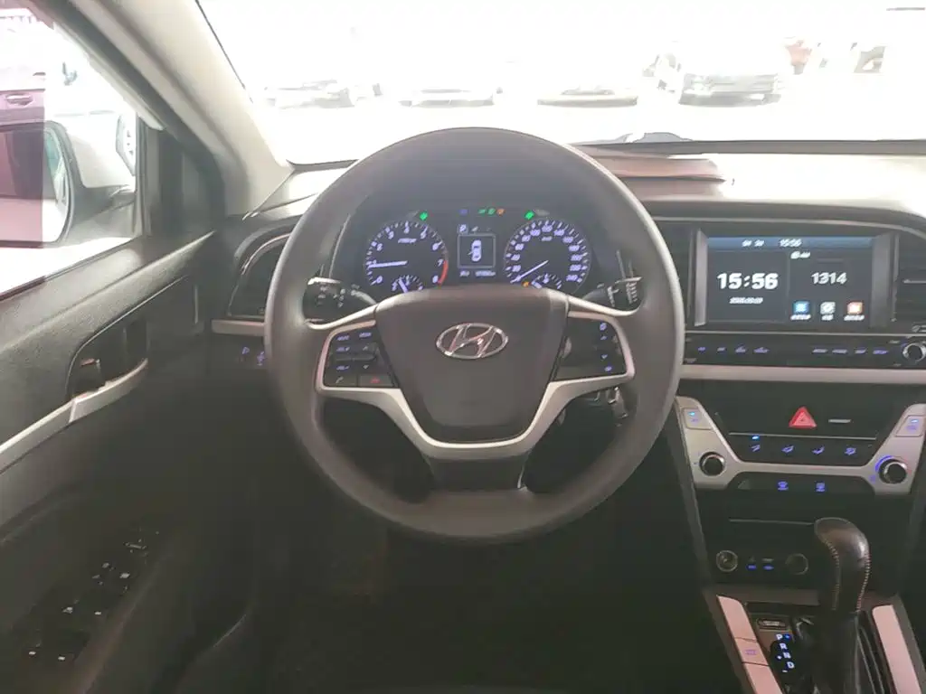 Hyundai Elantra — миниатюра 11