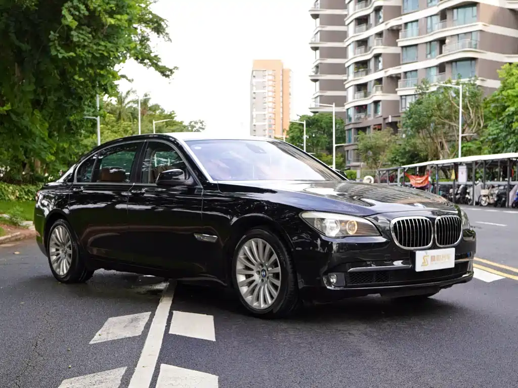 BMW 7 Series — миниатюра 3