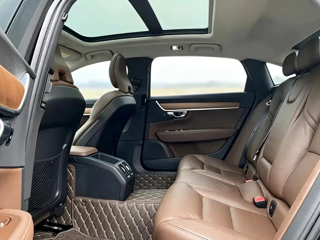 Volvo S90 — миниатюра 6