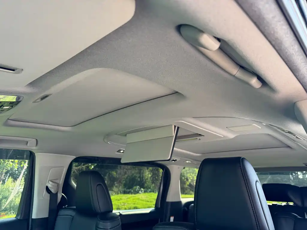 Toyota Vellfire — миниатюра 10