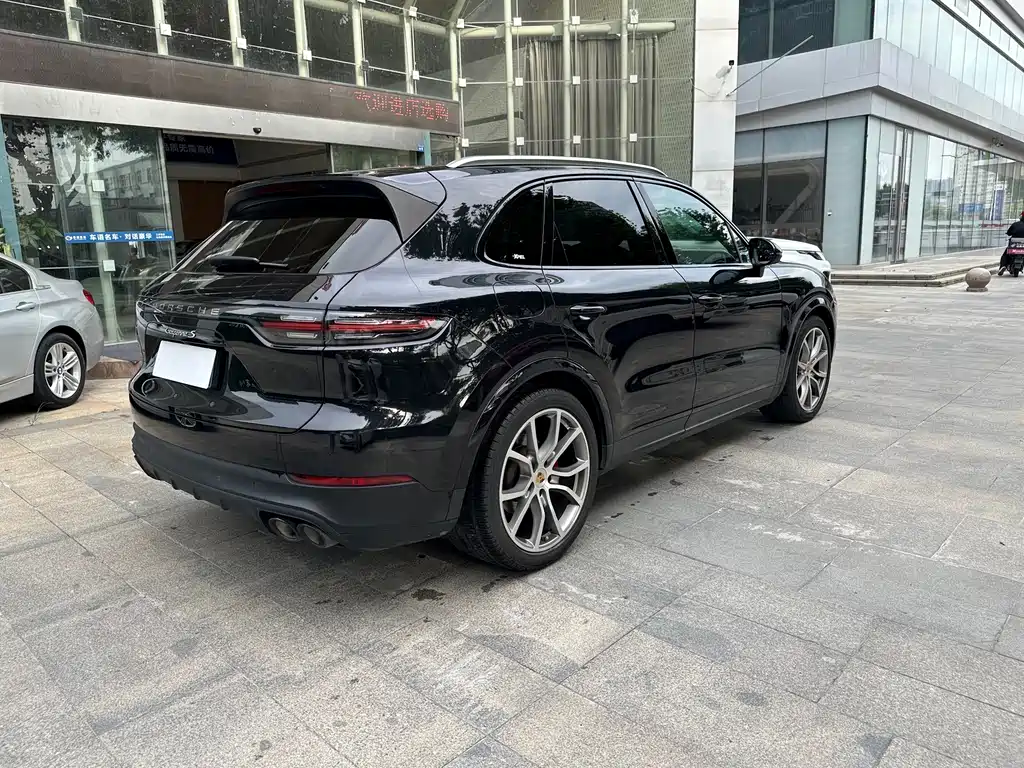 Porsche Cayenne — миниатюра 4