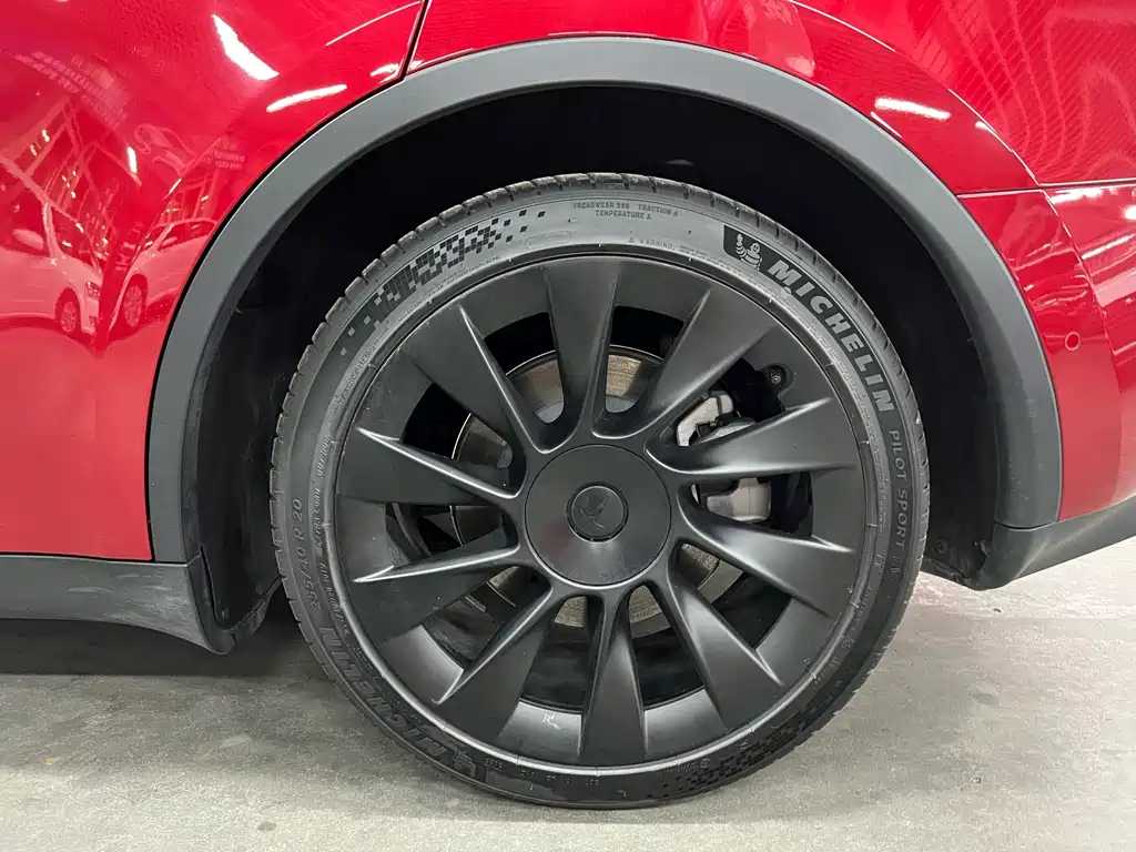Tesla Model Y — миниатюра 17