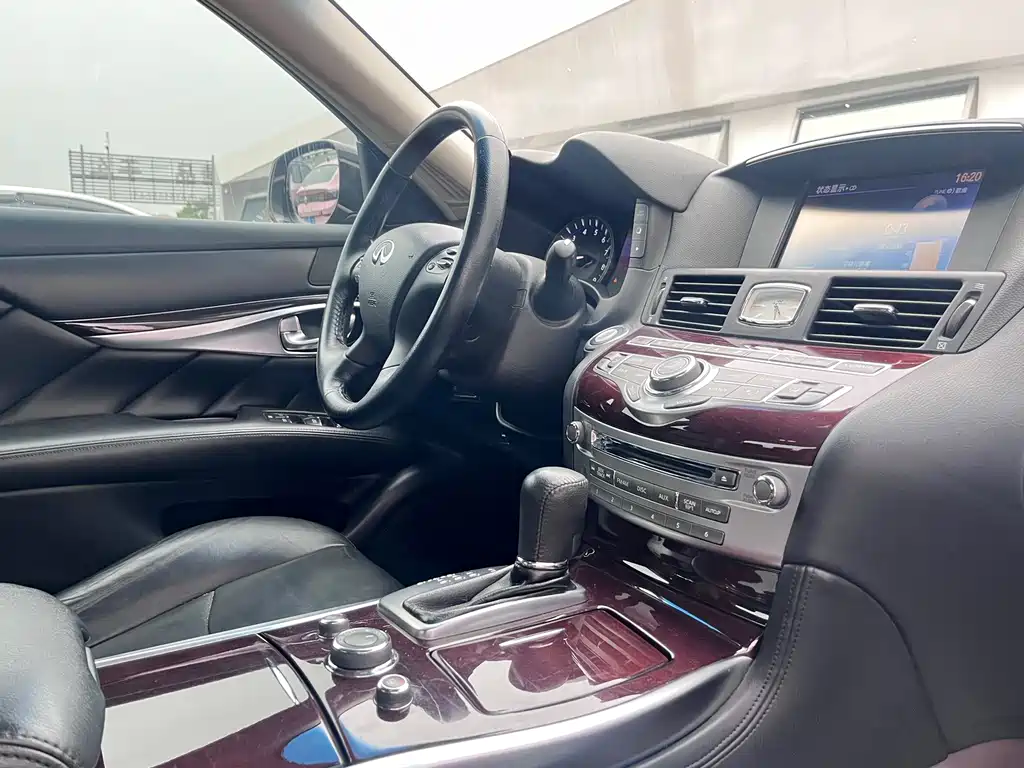 Infiniti Q70 — миниатюра 17