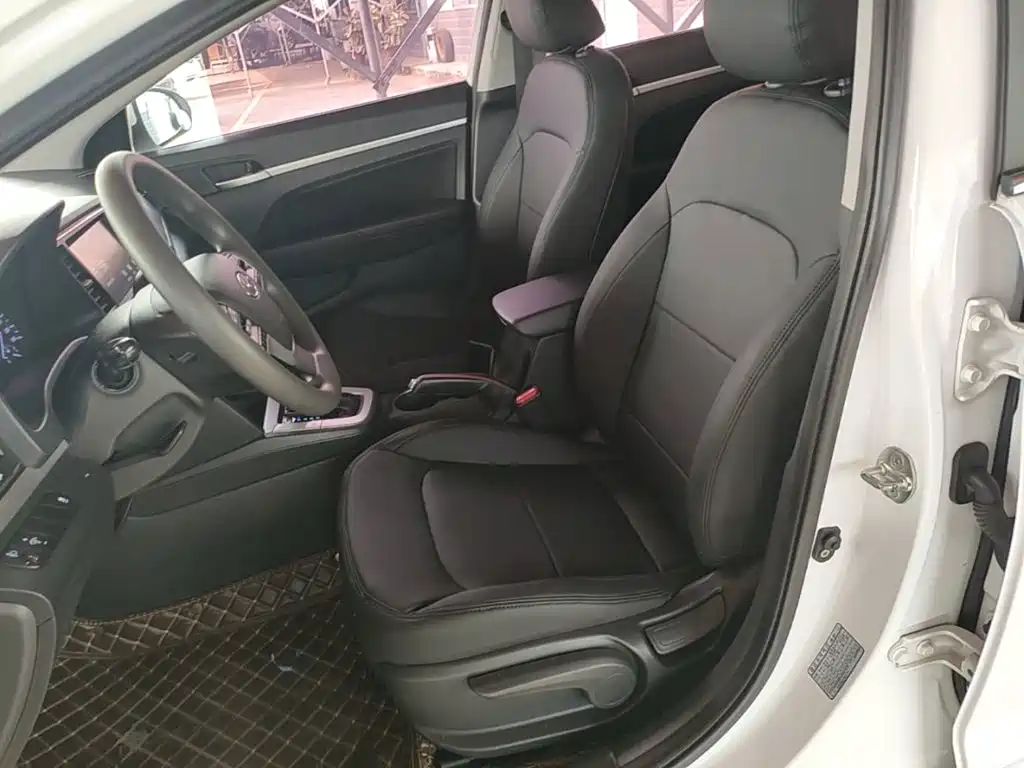 Hyundai Elantra — миниатюра 15