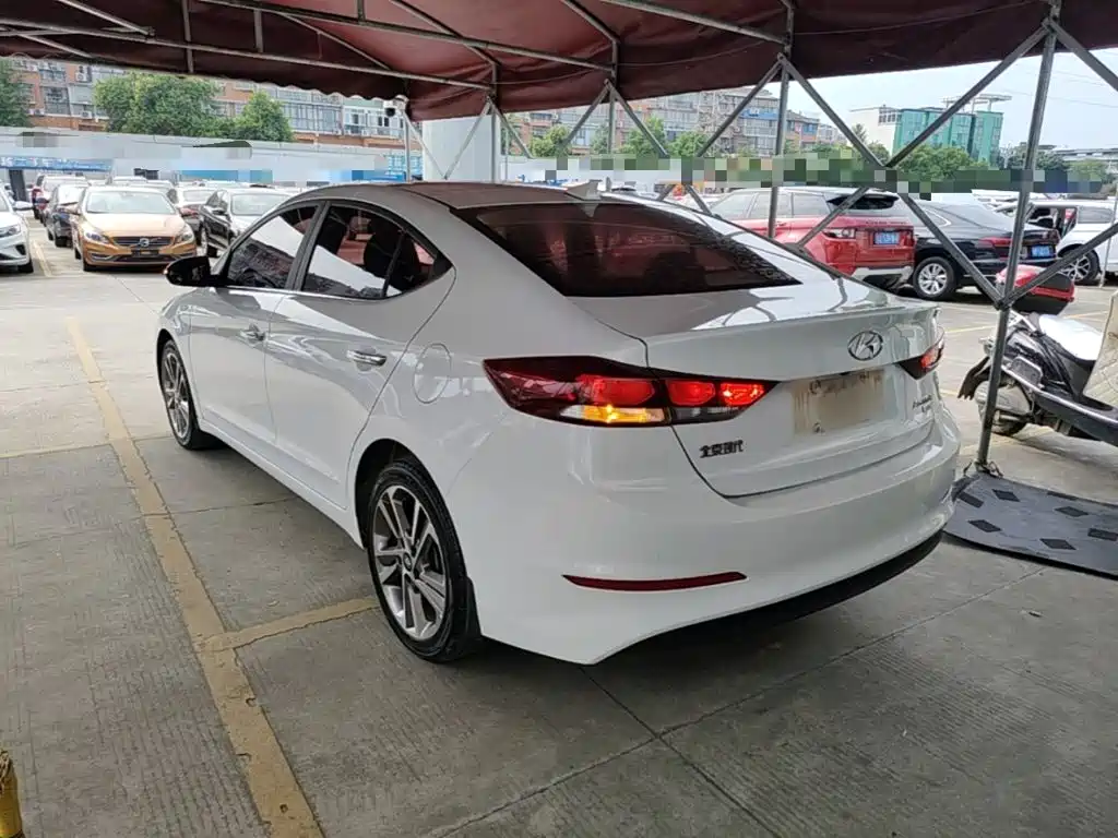 Hyundai Elantra — миниатюра 5