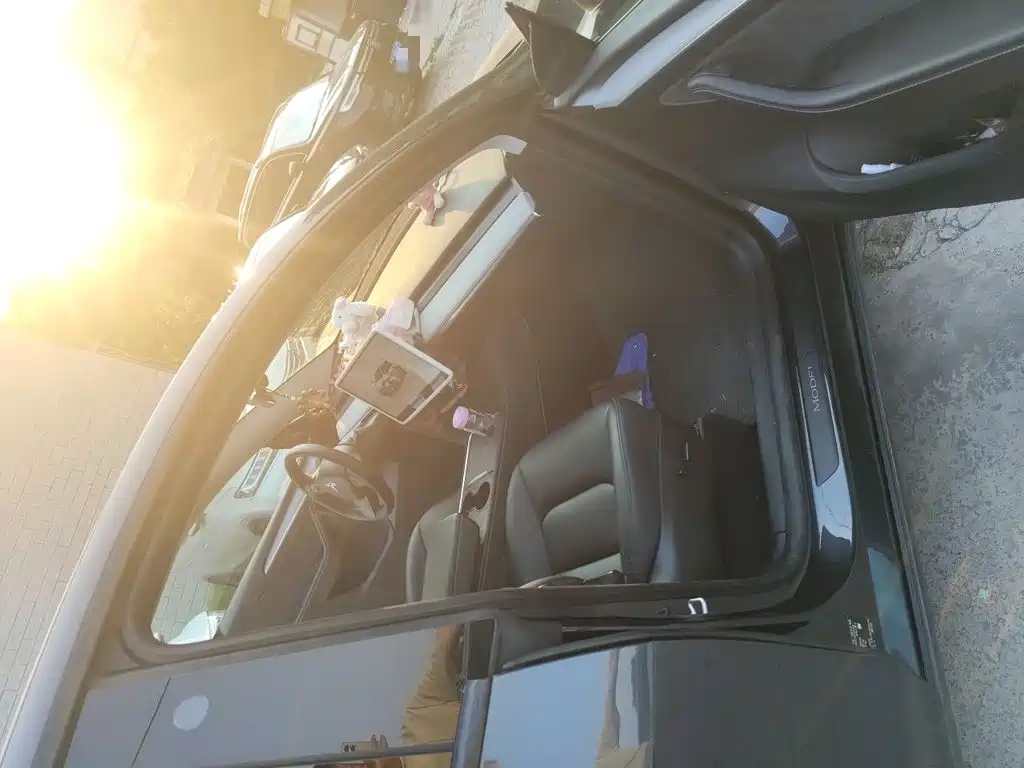 Tesla Model Y — миниатюра 20