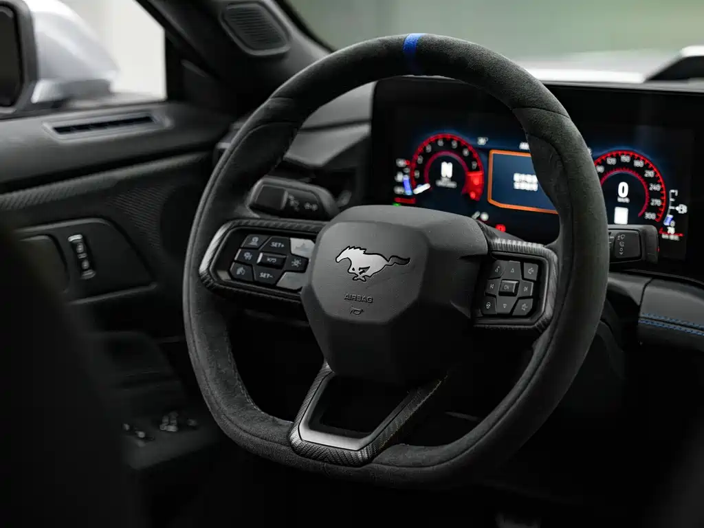Ford Mustang — миниатюра 7