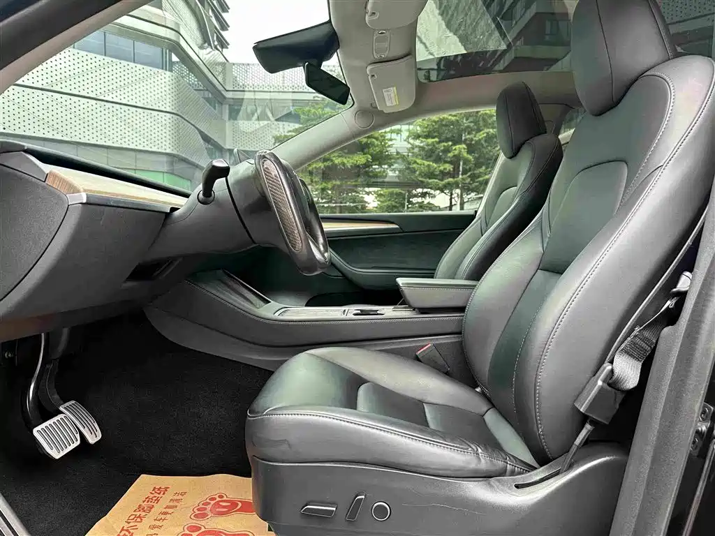 Tesla Model Y — миниатюра 4