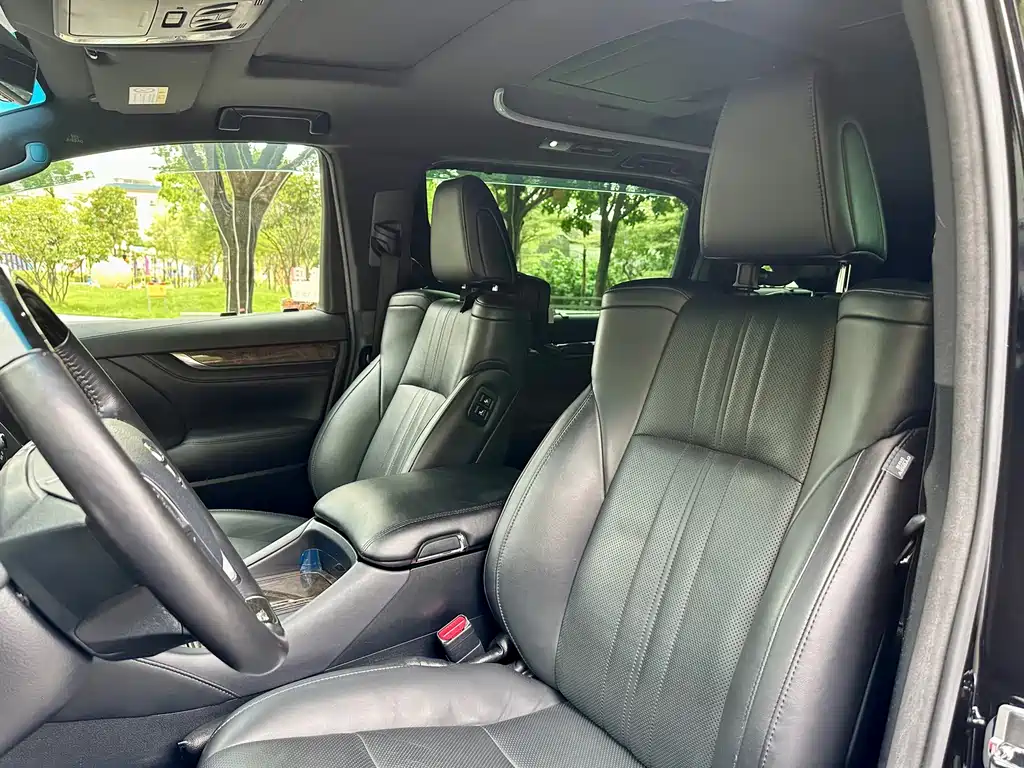 Toyota Vellfire — миниатюра 11