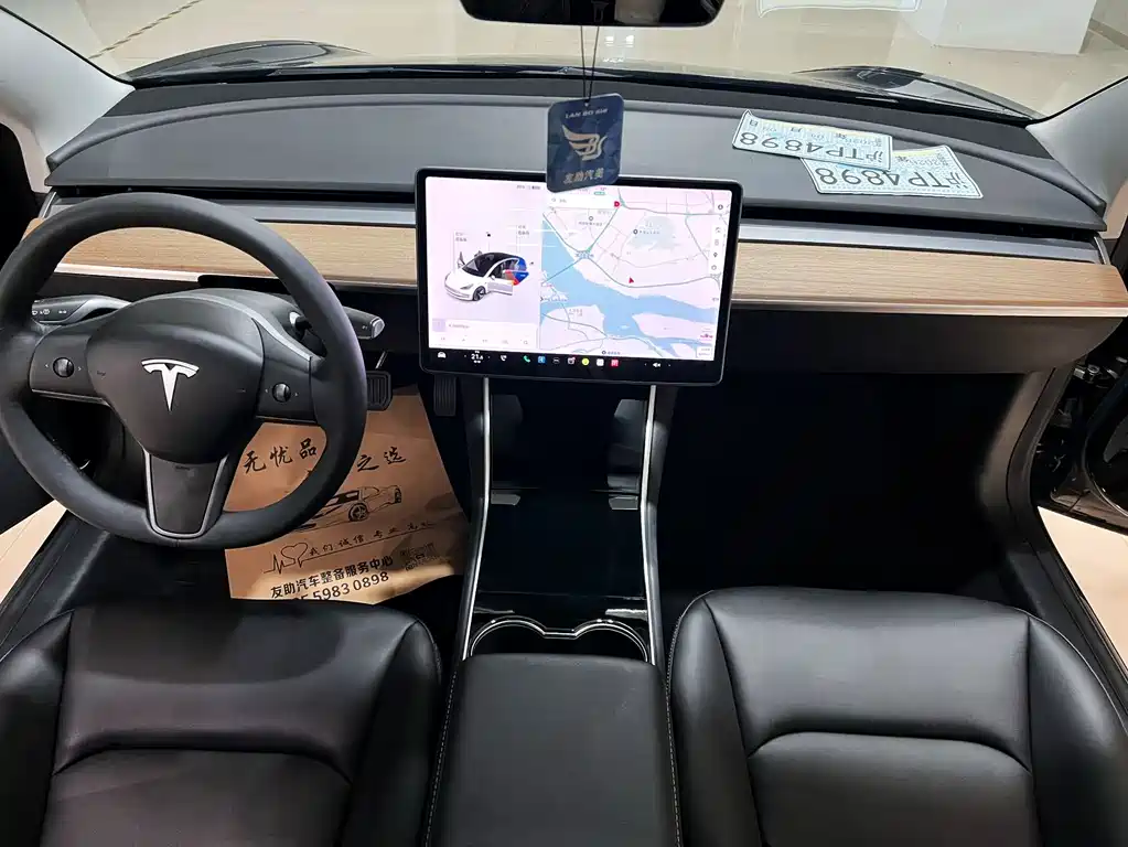 Tesla Model 3 — миниатюра 6
