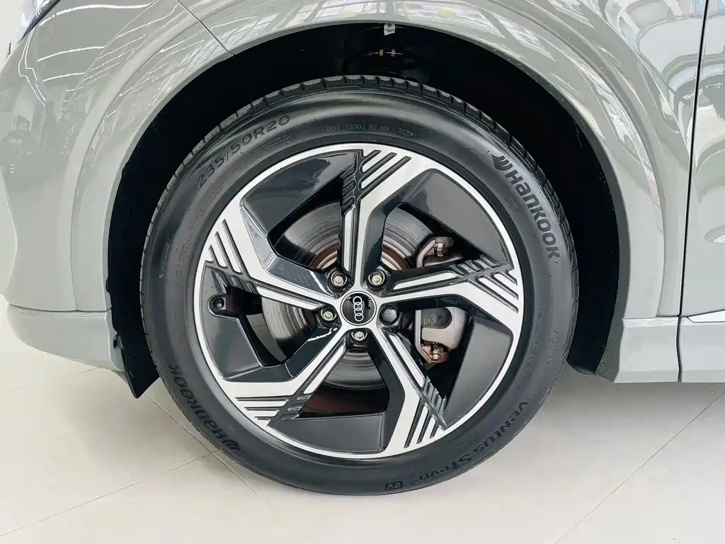 Audi Q4 e-tron — миниатюра 3