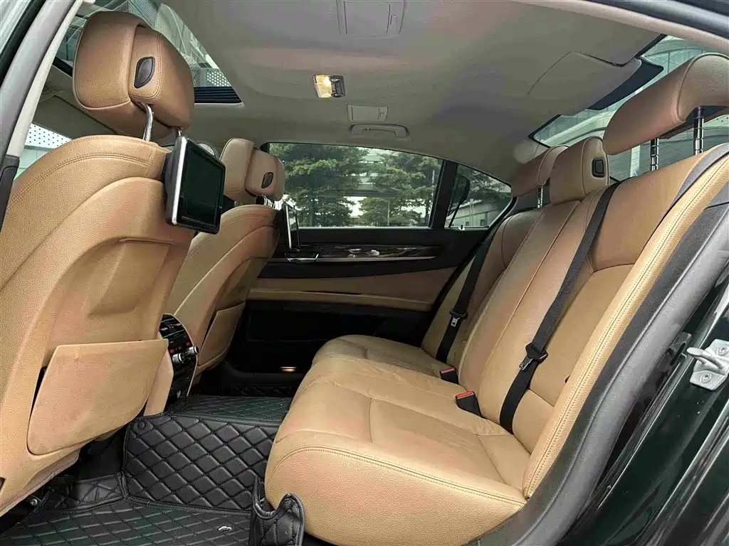 BMW 7 Series — миниатюра 20