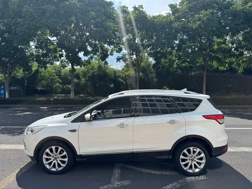 Ford Kuga — миниатюра 12