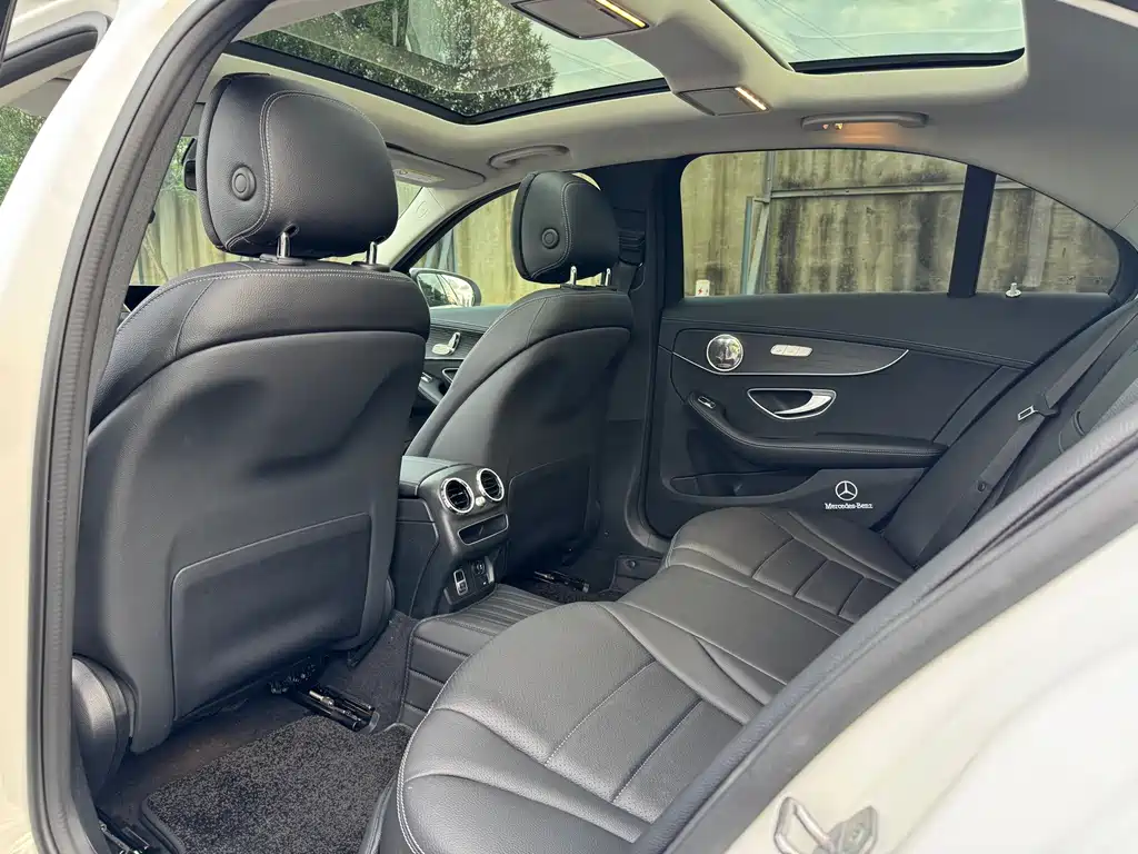 Mercedes-Benz C-Class — миниатюра 7