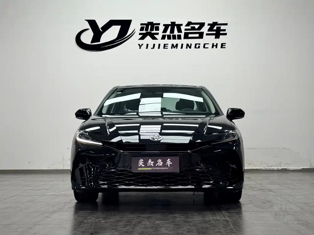 Toyota Camry — миниатюра 2