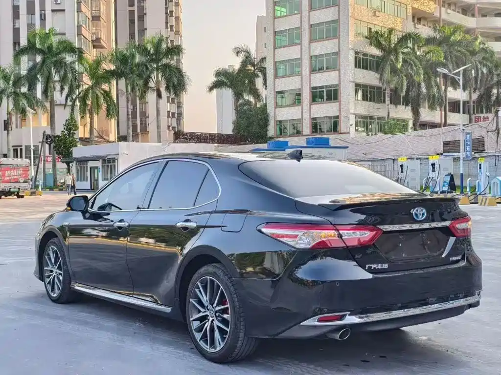 Toyota Camry — миниатюра 9