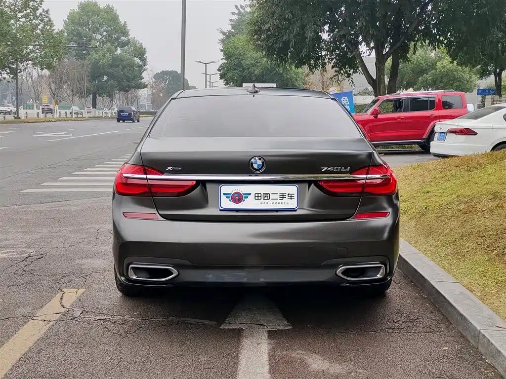 BMW 7 SERIES