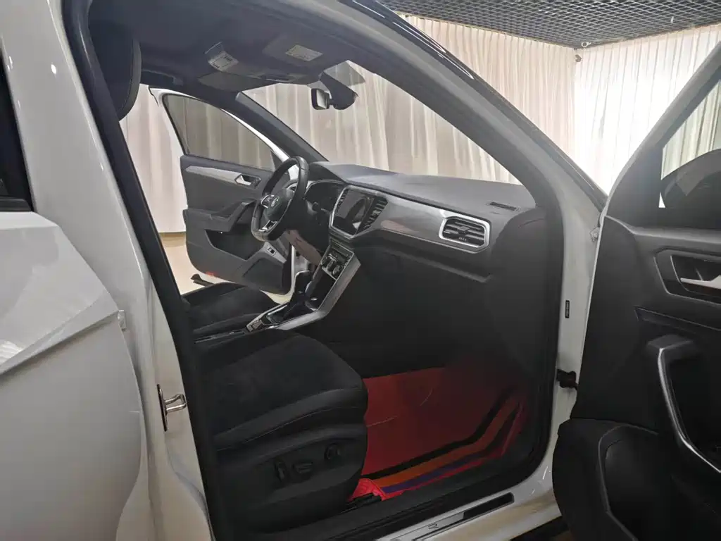 Volkswagen T-Roc — миниатюра 9
