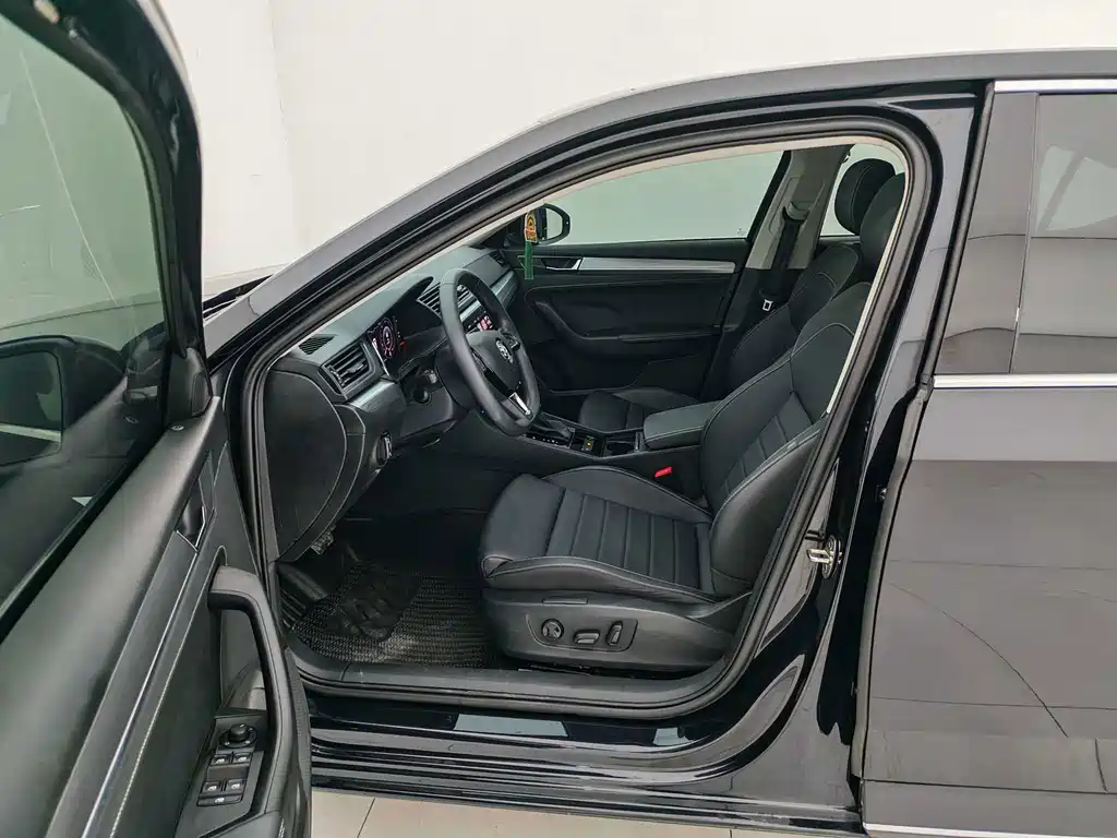 Skoda Superb — миниатюра 18