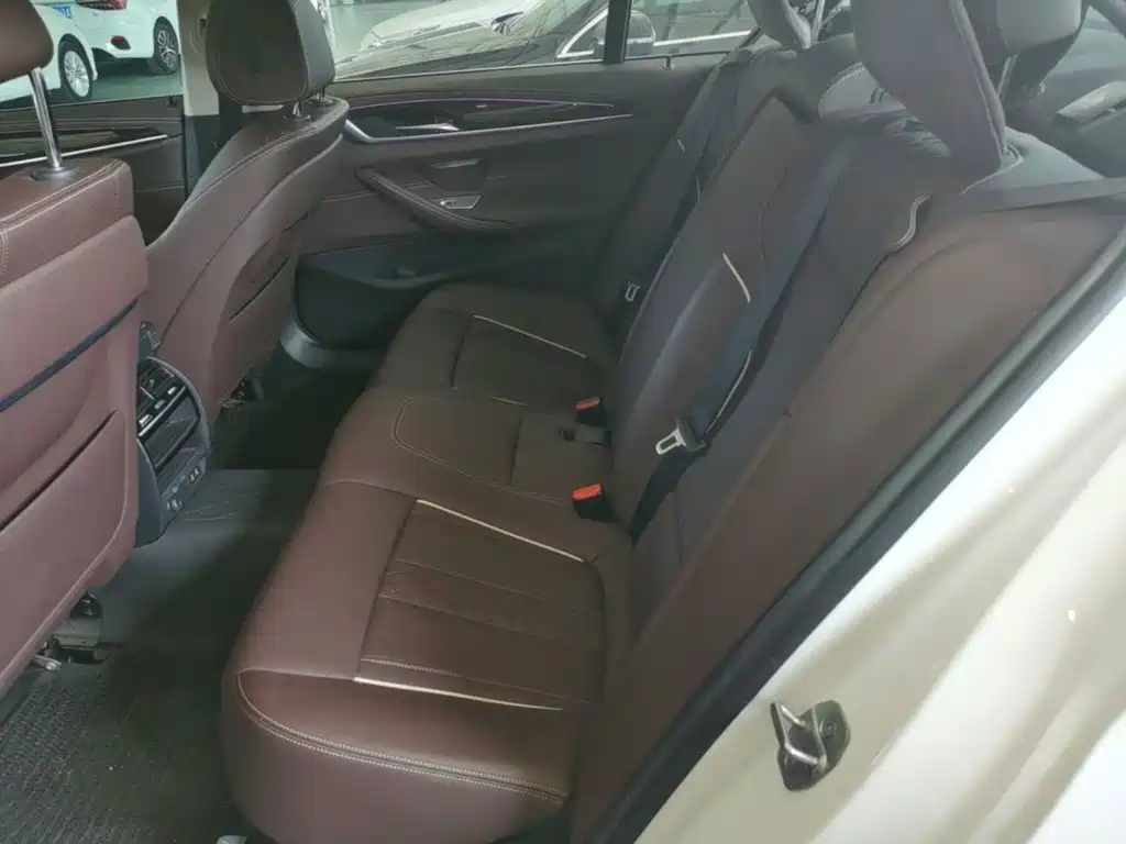 BMW 5 Series — миниатюра 17