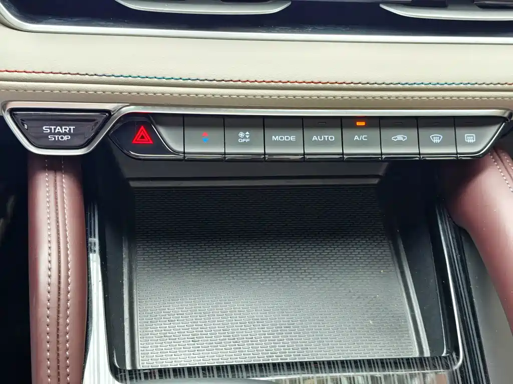 Geely Xingyue L — миниатюра 21