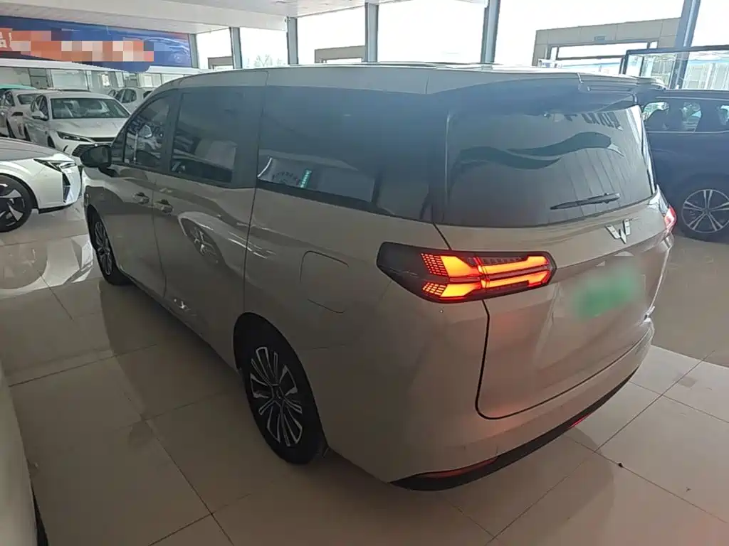 Wuling Xingguang 730 New Energy — миниатюра 5