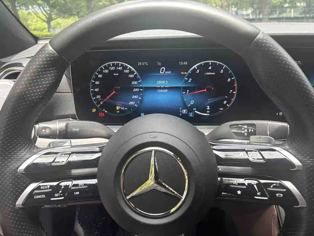 Mercedes-Benz E-Class — миниатюра 8