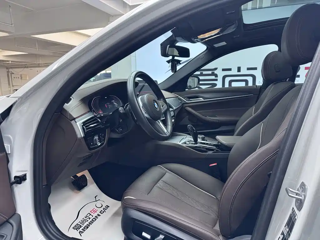 BMW 5 Series — миниатюра 8