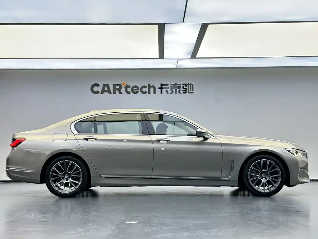 BMW 7 Series — миниатюра 3