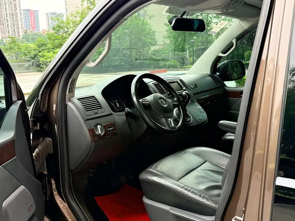 Volkswagen Multivan — миниатюра 7