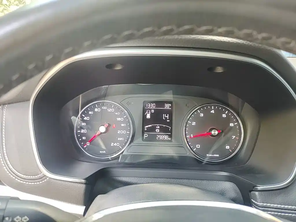 Roewe RX5 — миниатюра 12