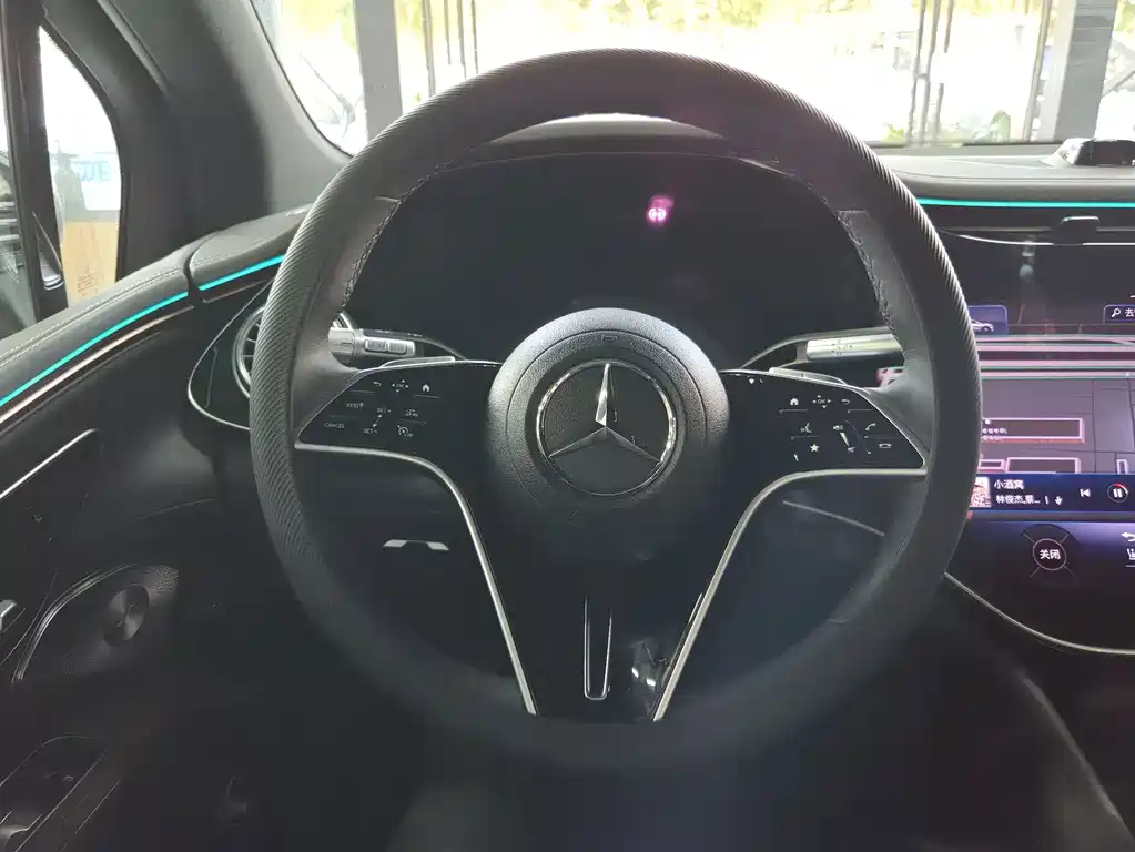 Mercedes-Benz EQS SUV — миниатюра 16