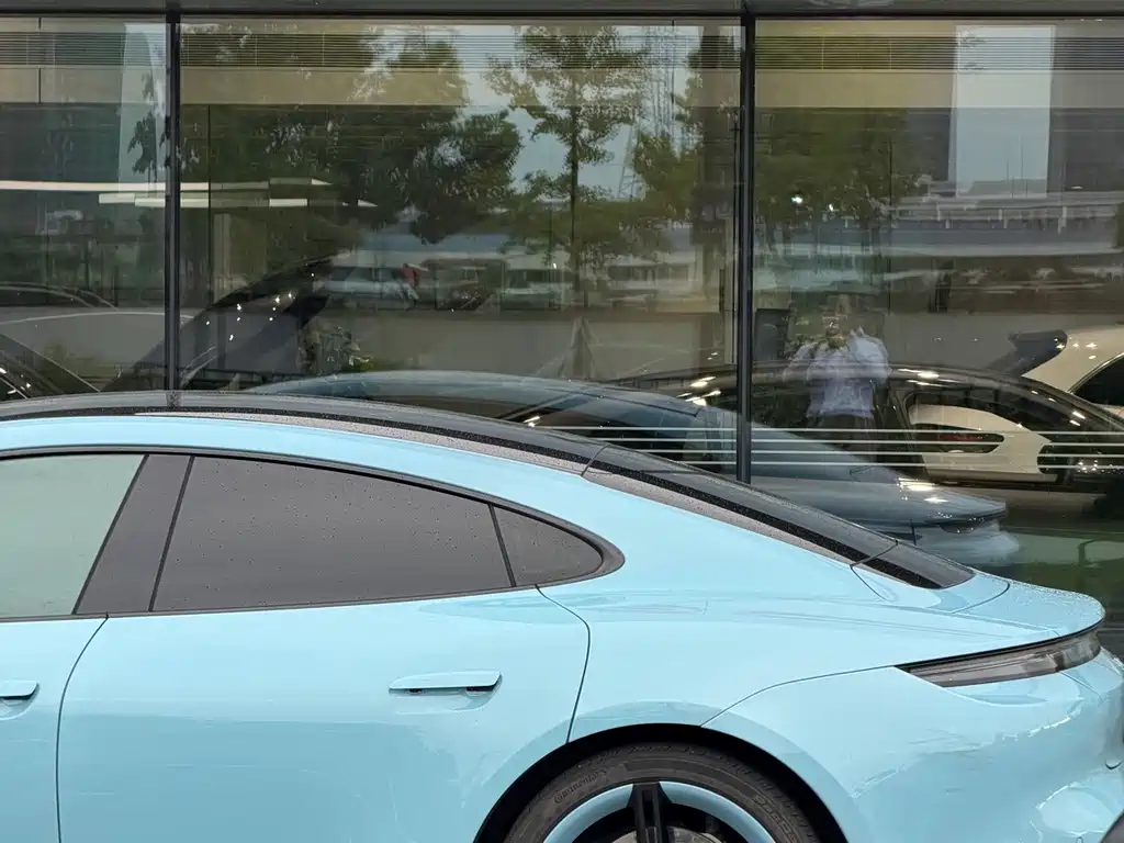 Porsche Taycan — миниатюра 6