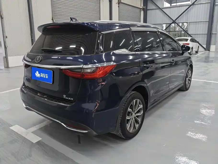 BYD MAX — миниатюра 3