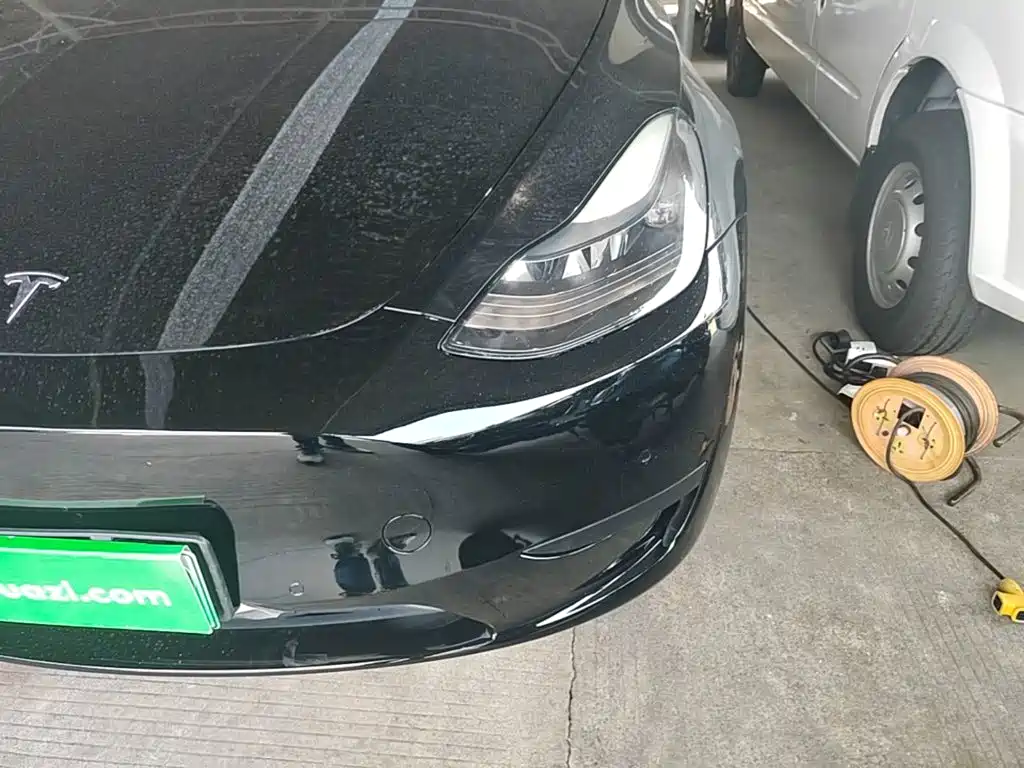 Tesla Model Y — миниатюра 24