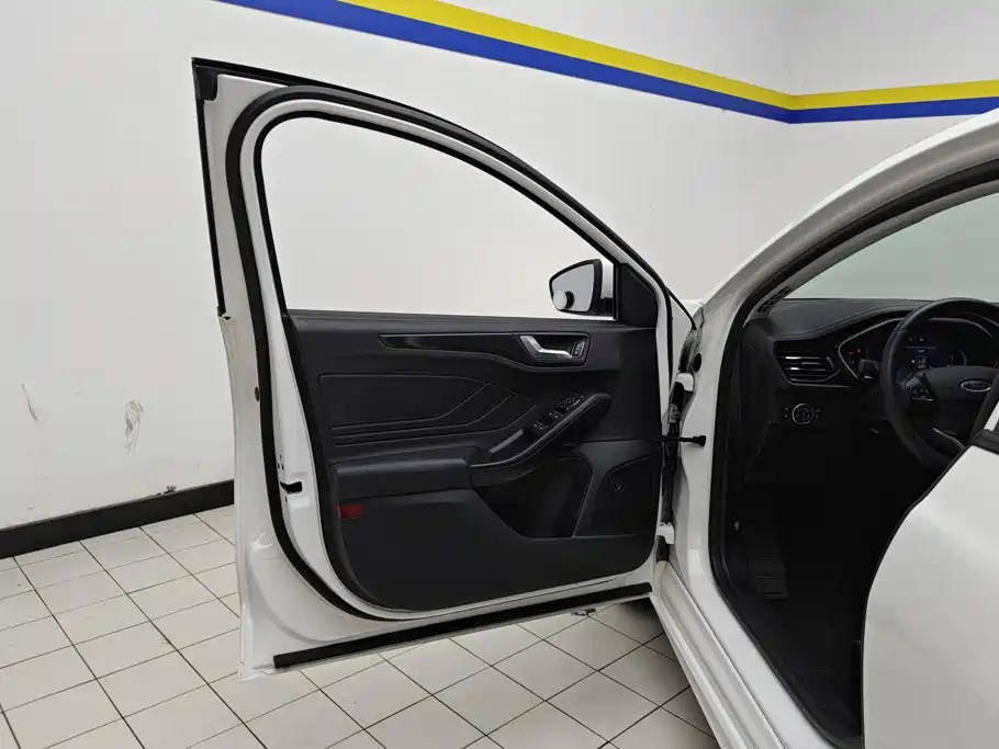 Ford Focus — миниатюра 7