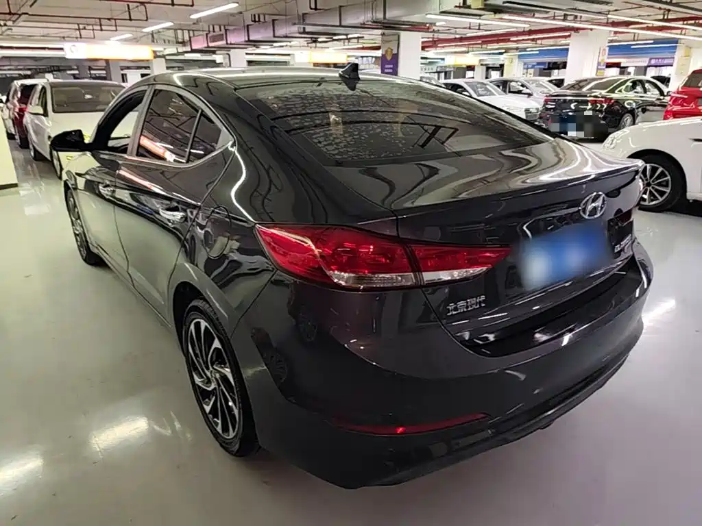 Hyundai Elantra — миниатюра 5