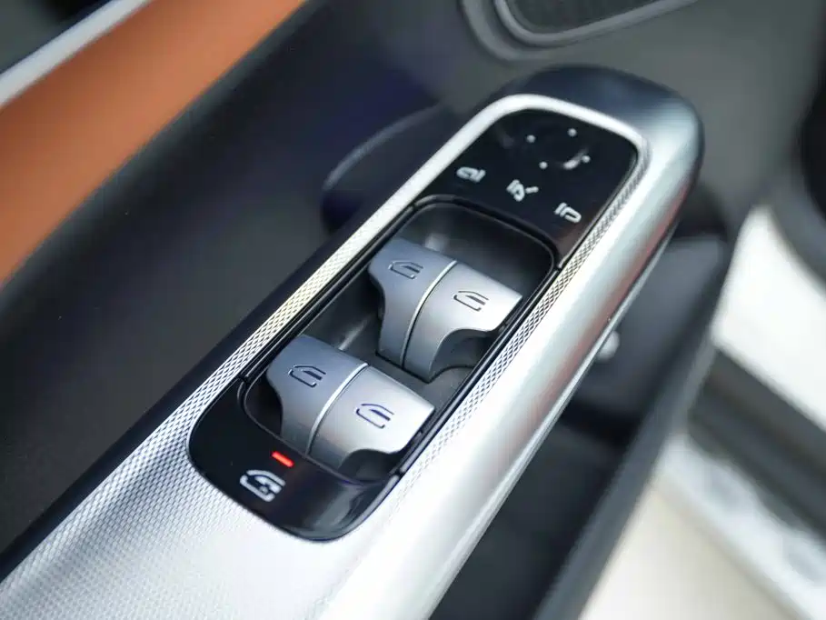 Mercedes-Benz GLC — миниатюра 10