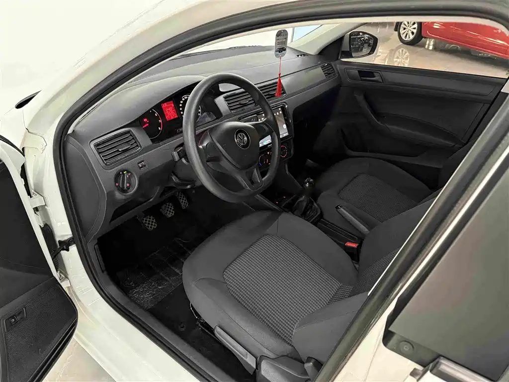 Volkswagen Santana — миниатюра 4