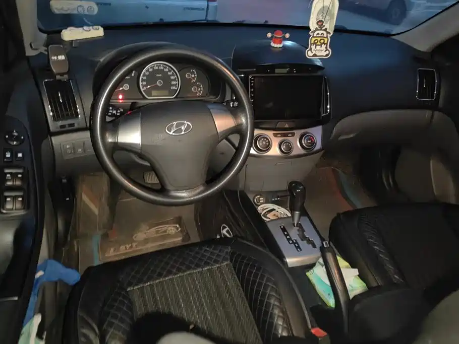 Hyundai Elantra — миниатюра 12